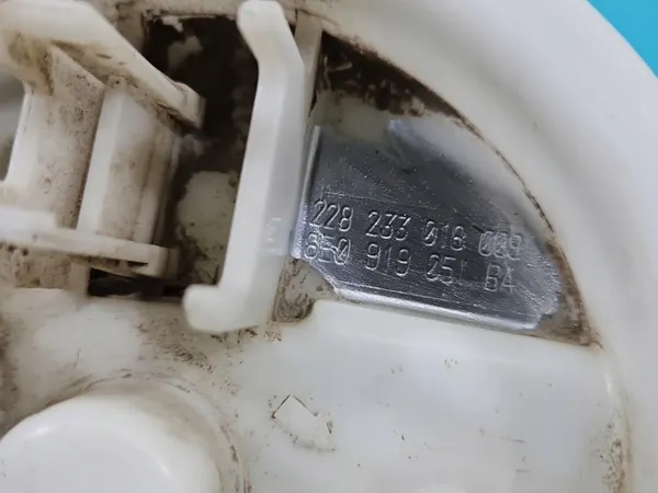 Brandstofpomp Audi A4 B7 1.8 T 20V (BFB) 4 PIN image 4