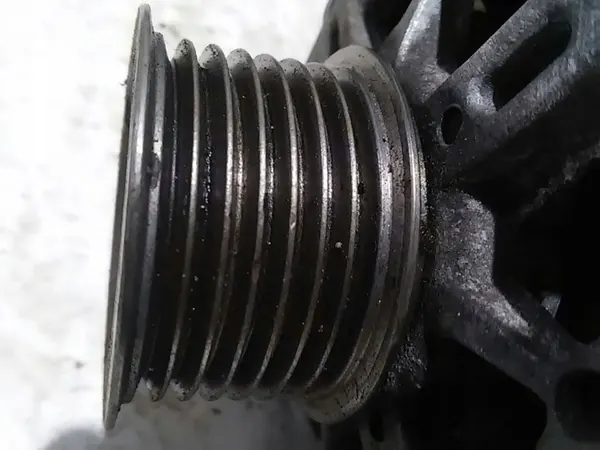 Vaihtovirtageneraattori Renault 1.9 DCI OE 8200410671B image 3