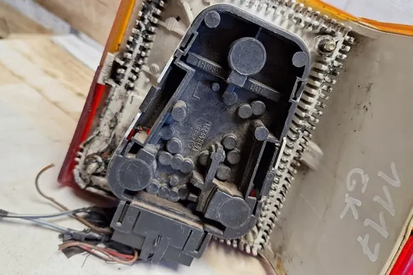 Luz trasera izquierda AUDI 80 1986 image 3