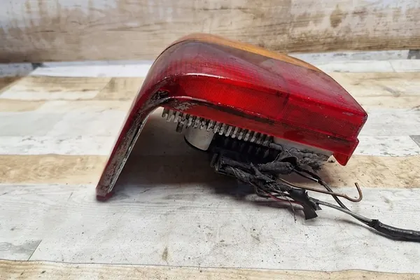 Luz trasera izquierda AUDI 80 1986 image 9