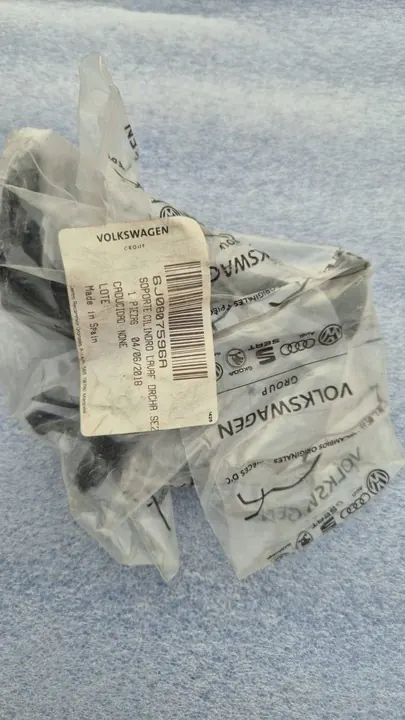 SEAT IBIZA IV 6J 12- Rechter Spuitmonddeksel 6J0807596A image 2