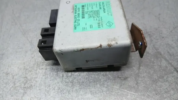 Module direction assistée Renault OEM 8200265136 Clio II image 3