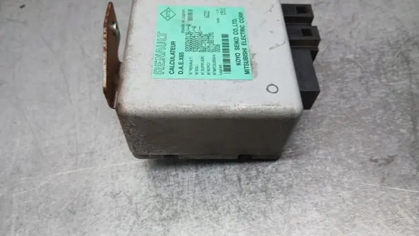 Module direction assistée Renault OEM 8200265136 Clio II image 4