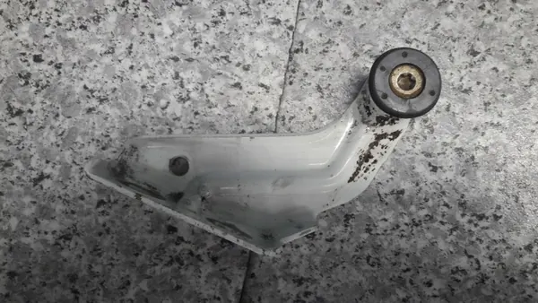 Rueda de puerta corredera derecha OEM 303515E Kangoo I image 5