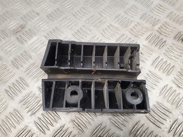 OEM 3CN803414A Fram höger stänkskyddsfäste image 3