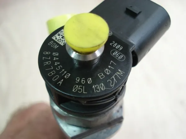 Iniettore 05L130277M 0445110960 VW Passat B8 Audi A6 image 6