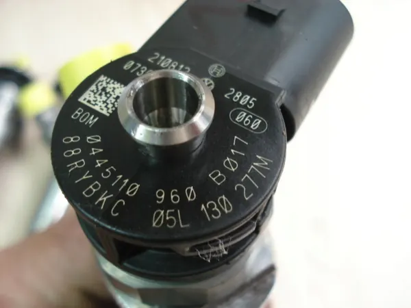 Iniettore 05L130277M 0445110960 VW Passat B8 Audi A6 image 7