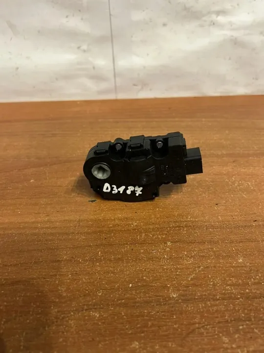 Klepmotor OEM D3187 voor Mercedes-Benz C W204 image 2