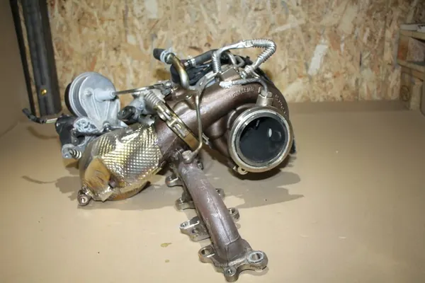 Turbocompresor VOLVO XC90 XC60 V90CC V60CC B4 B5 32240879 image 8