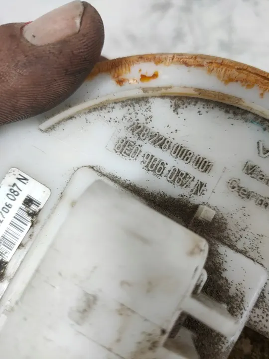 Brandstofpomp Audi A4 B6 3.0B image 2