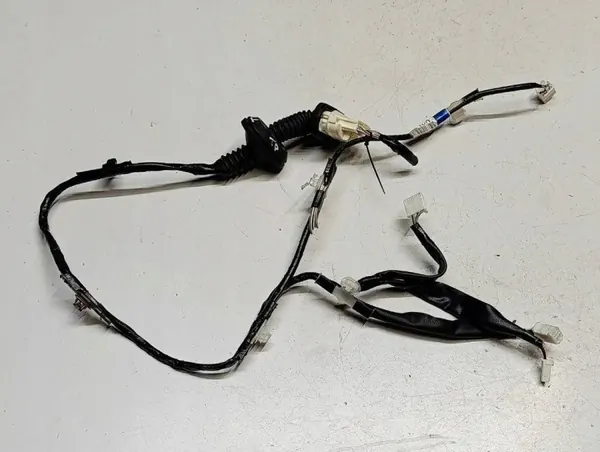 Toyota Yaris IV oven johtosarja OEM 82153K0051A image 2