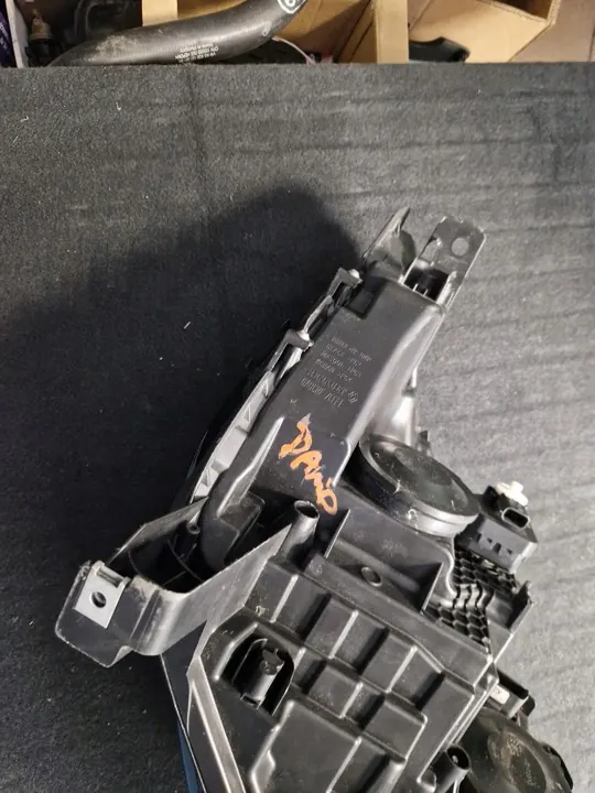 Vasen etuvalaisin Renault Scenic IV image 9