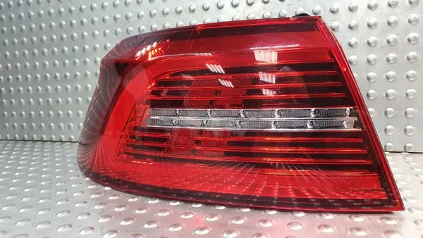 Lámpara trasera izquierda VW Passat B8 Sedan image 2