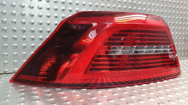 Lámpara trasera izquierda VW Passat B8 Sedan image 3