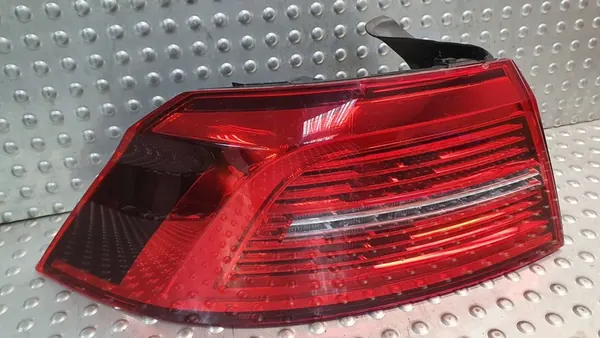 Lámpara trasera izquierda VW Passat B8 Sedan image 4
