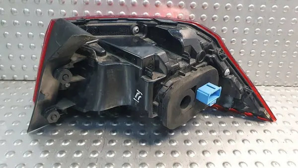 Lámpara trasera izquierda VW Passat B8 Sedan image 6