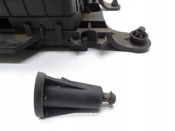 Batterilåda bas OEM 1K0915325B för VW Tiguan Passat image 2