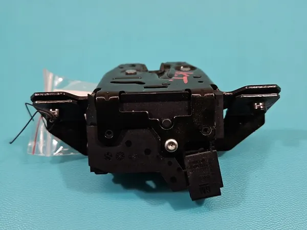 Baklucka Lås Opel Mokka A 3PIN OEM 13511954 image 3