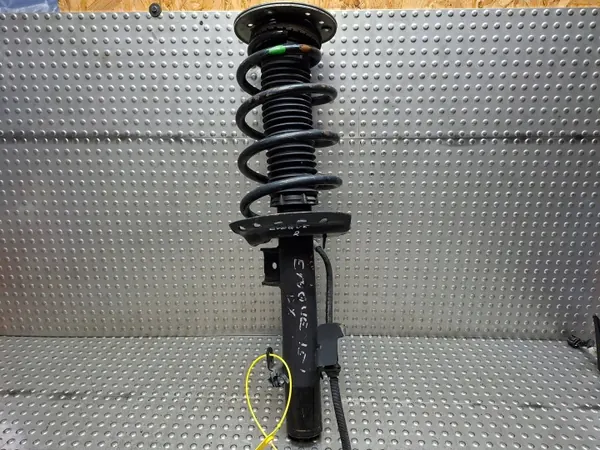 Etujousi Oikea OEM S25154224 Range Rover Evoque image 2