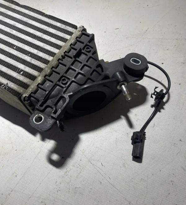 Intercooler usado OEM SH0113565 para Mazda 2.2 Diesel image 5