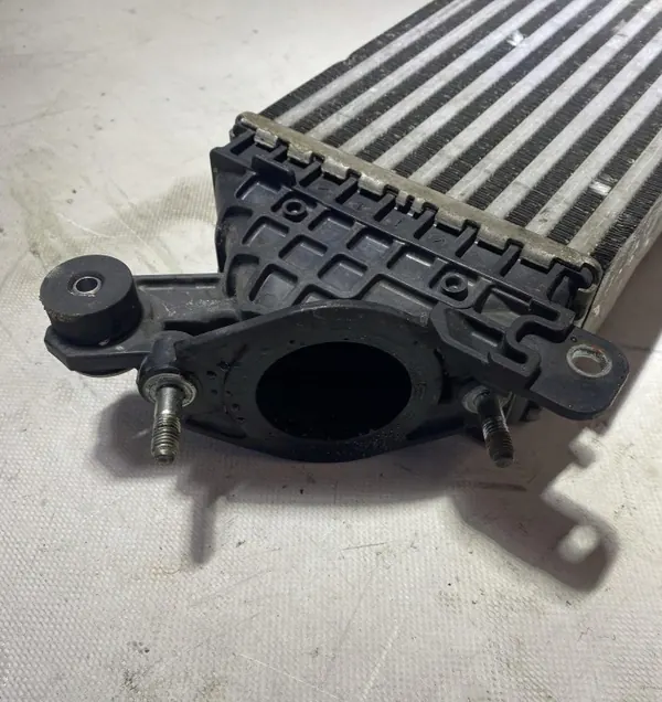 Intercooler usado OEM SH0113565 para Mazda 2.2 Diesel image 6