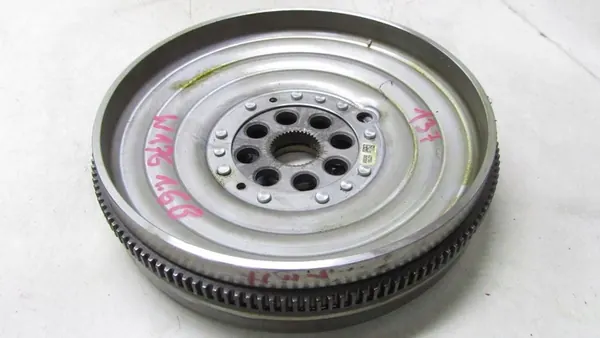 Kaksoismassavälikappale Mercedes-Benz A W176 image 5