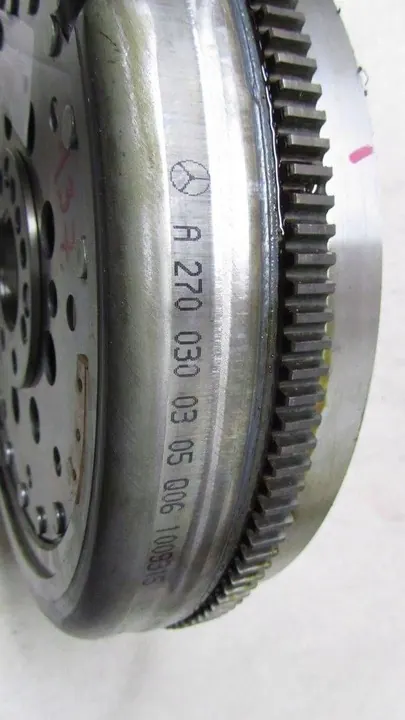 Kaksoismassavälikappale Mercedes-Benz A W176 image 7