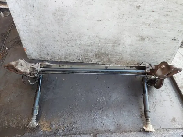 Hinterachsträger mit ABS-Scheiben OEM BELKA OŚ ZAWIESZENIA image 2