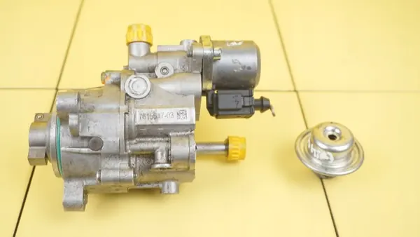 Bomba de inyección OEM 7615617 para BMW E60 530i image 2