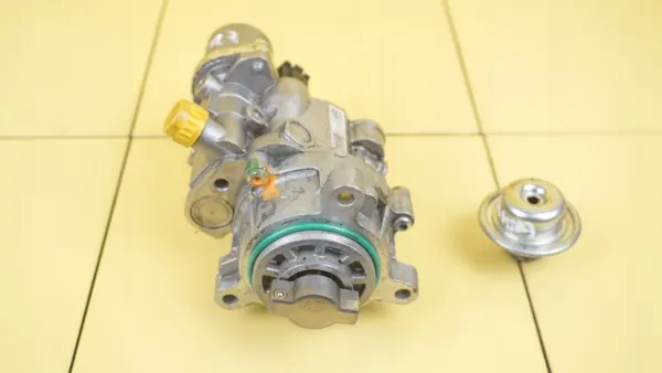 Bomba de inyección OEM 7615617 para BMW E60 530i image 4