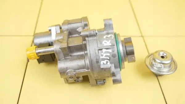 Bomba de inyección OEM 7615617 para BMW E60 530i image 5