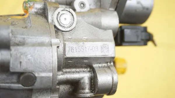 Bomba de inyección OEM 7615617 para BMW E60 530i image 6