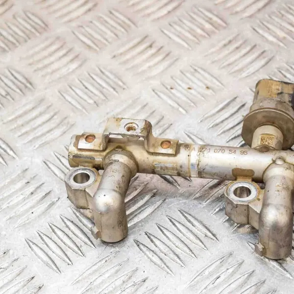 MERCEDES E W207 1.8CGI Brandstofrail + Sensor image 2