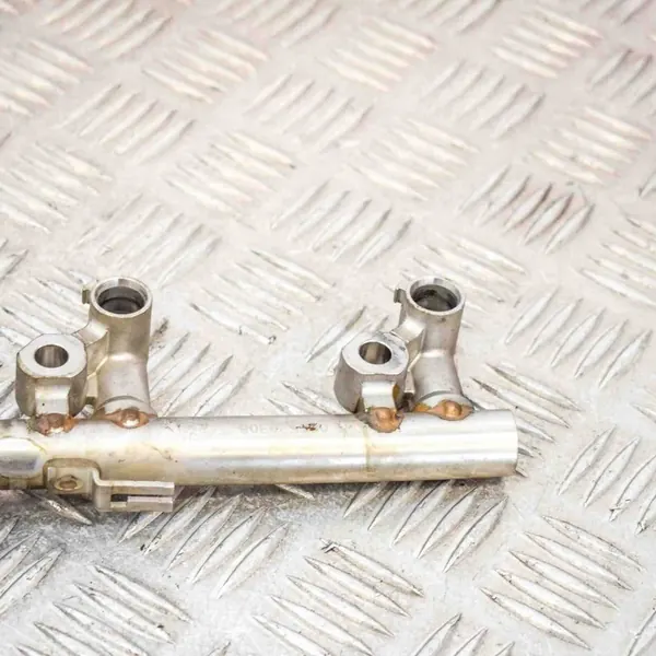 MERCEDES E W207 1.8CGI Brandstofrail + Sensor image 3