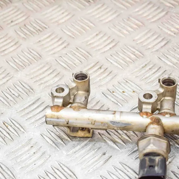 MERCEDES E W207 1.8CGI Brandstofrail + Sensor image 4