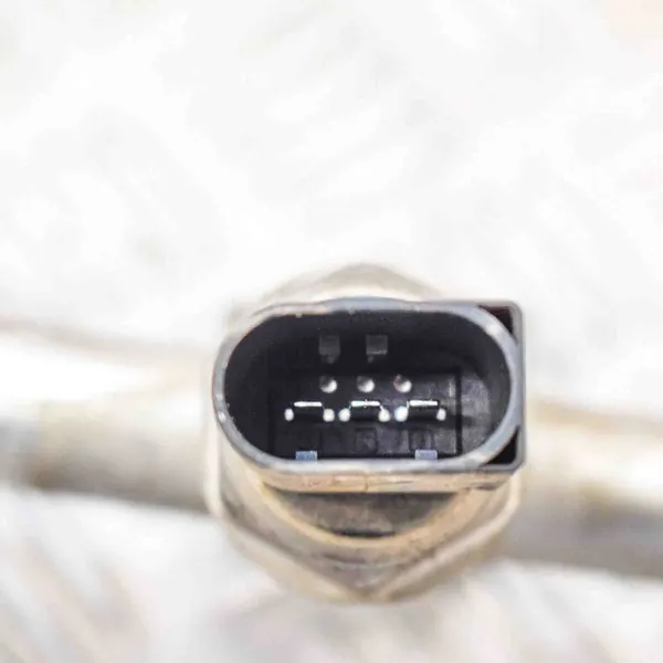 MERCEDES E W207 1.8CGI Brandstofrail + Sensor image 5