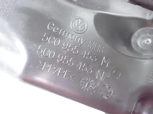 Pompe de réservoir lave-glace OEM 5G0955453M VW Golf VII image 6