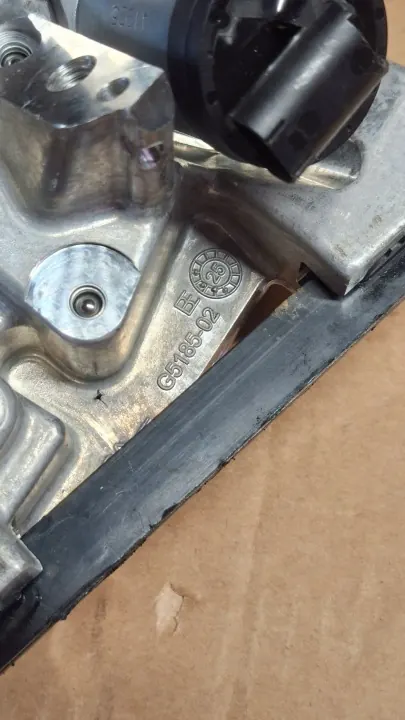 Kleppenblok verdeelmodule OEM 992411851C Porsche image 5