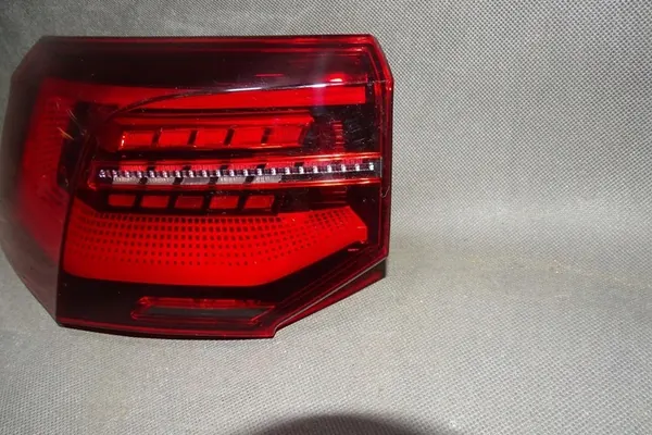 VW GOLF VIII LUZ TRASERA IZQUIERDA IQ LIGHT 5H0945207A image 5