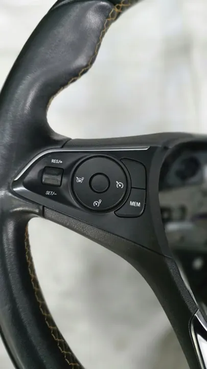 Multifunction Steering Wheel Opel Crossland X image 4