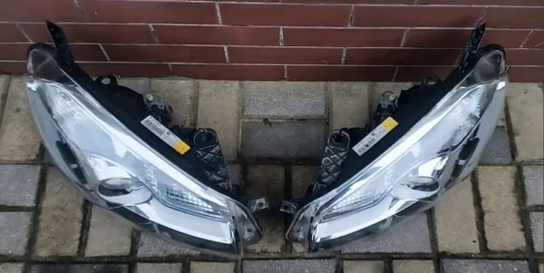 Nissan Qashqai I J10 Lift Etuvalo Vasemmalle Oikealle 26010BR02A 26060BR02A image 4