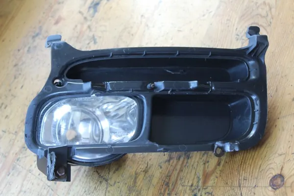 Cadre de grille halogène gauche OEM 52127-05020 Avensis image 2