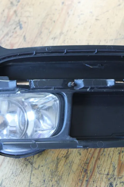 Cadre de grille halogène gauche OEM 52127-05020 Avensis image 3