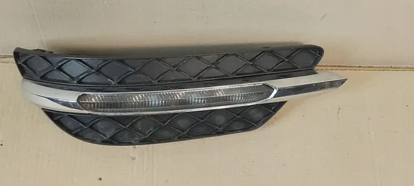 Mercedes-Benz C W204 2013 Luz LED diurna esquerda A2049068900 image 1