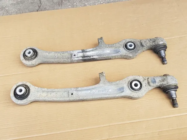 Set di bracci di controllo anteriori inferiori / Audi A6 C6 2004-2011 OEM image 3