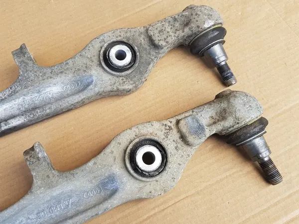 Set di bracci di controllo anteriori inferiori / Audi A6 C6 2004-2011 OEM image 5
