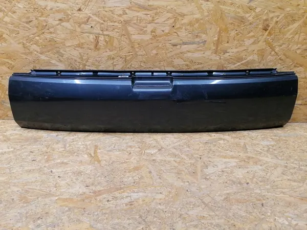 OEM KMR620 9683146380 Moldura Portão Peugeot 3008 image 2