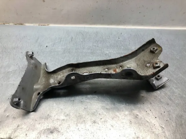 Soporte de guardabarros derecho OEM 8V0821136A para Audi A3 8V image 2