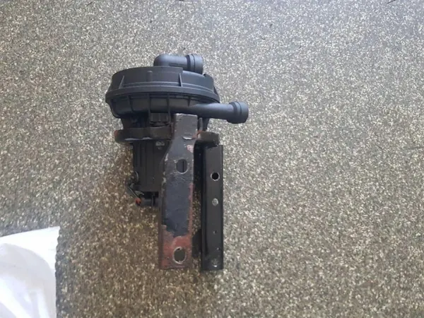 Bränslepump OEM 20AD073620 för VW Touran 1.6L image 2