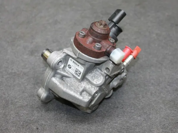 Sistema di alimentazione BMW G30 G11 G01 G15 4.0D Iniettori Pompa image 4